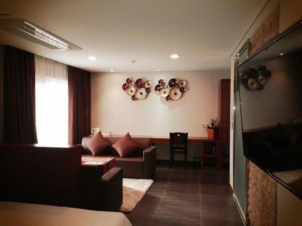 Reve Business Hotel Jeju Exterior photo