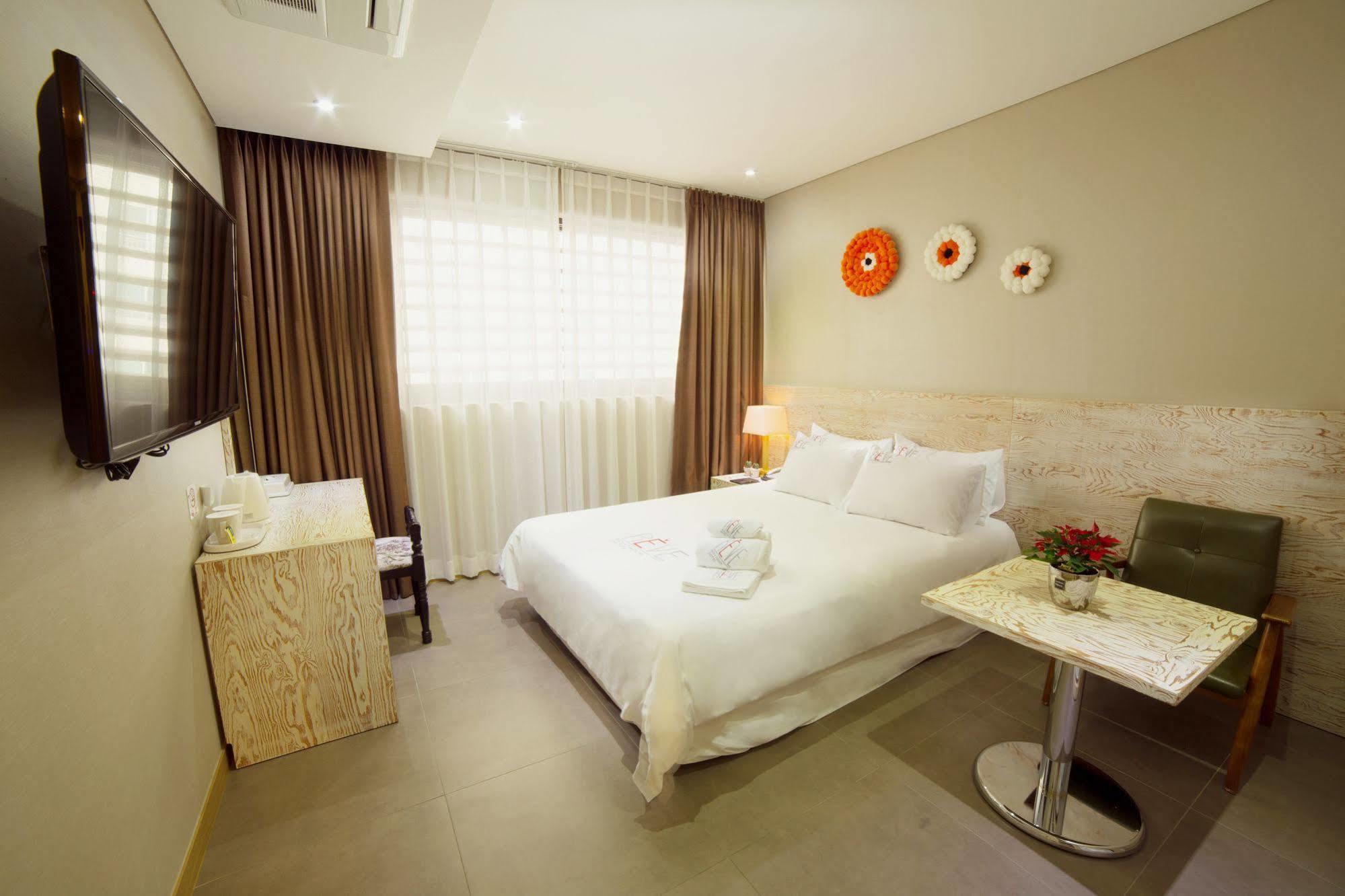 Reve Business Hotel Jeju Exterior photo